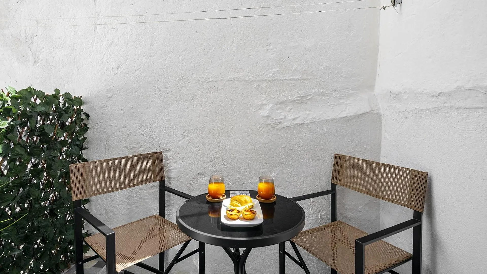 Whome Stylish Family Residence In The Heart Of Chiado Lizbona Portugalia